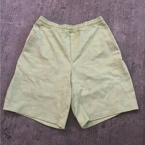 Lululemon men’s shorts with liner 9”